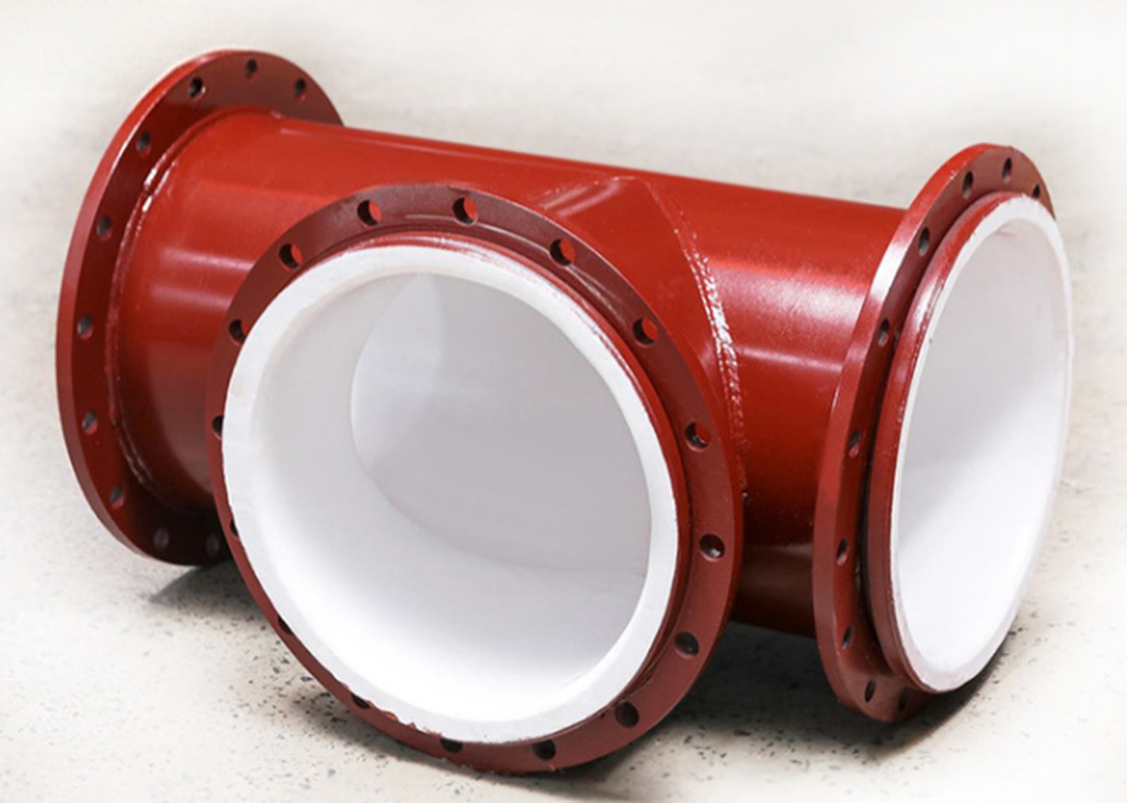 Plastic coating on pipe spools