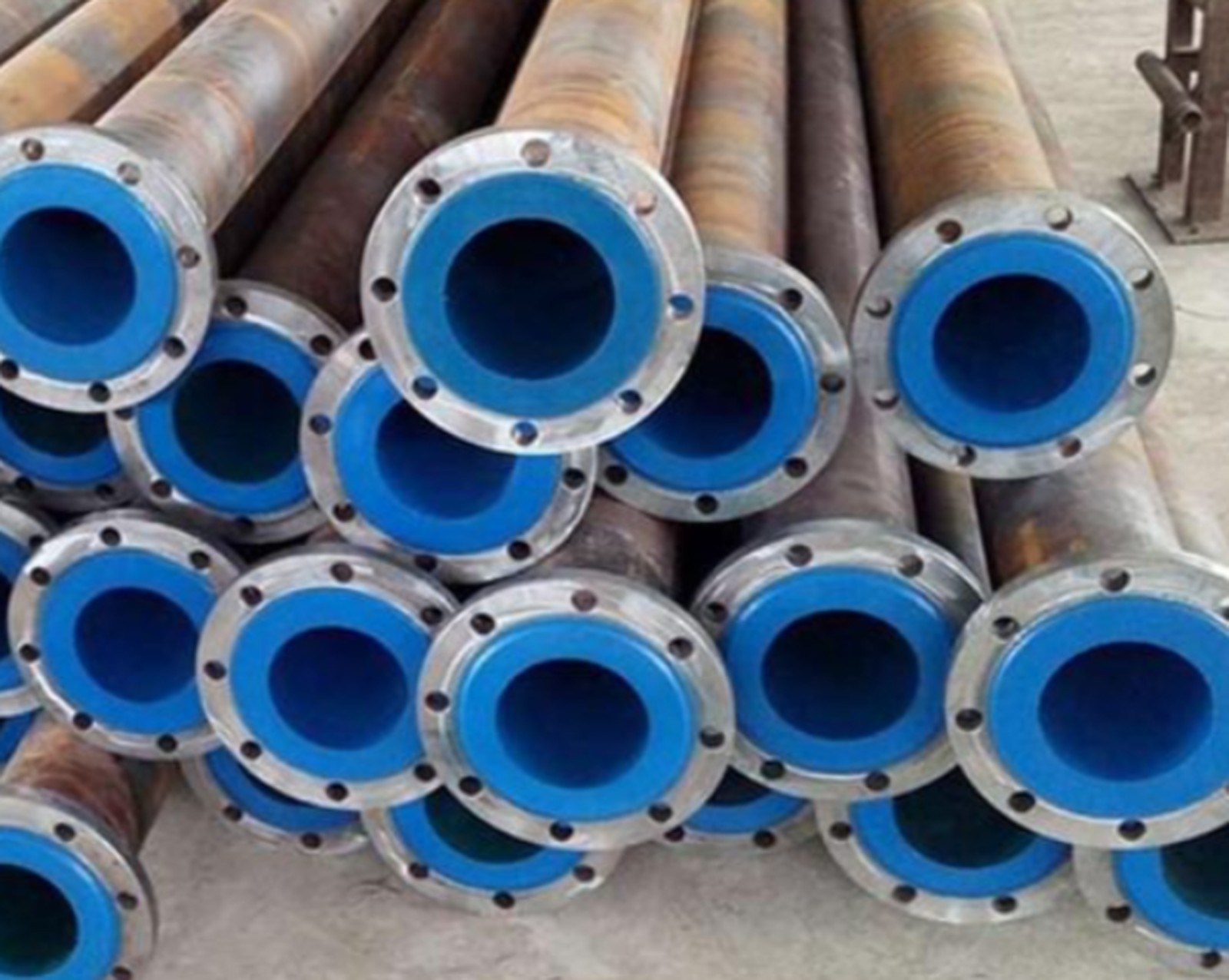 Plastic lined pipe surface finish