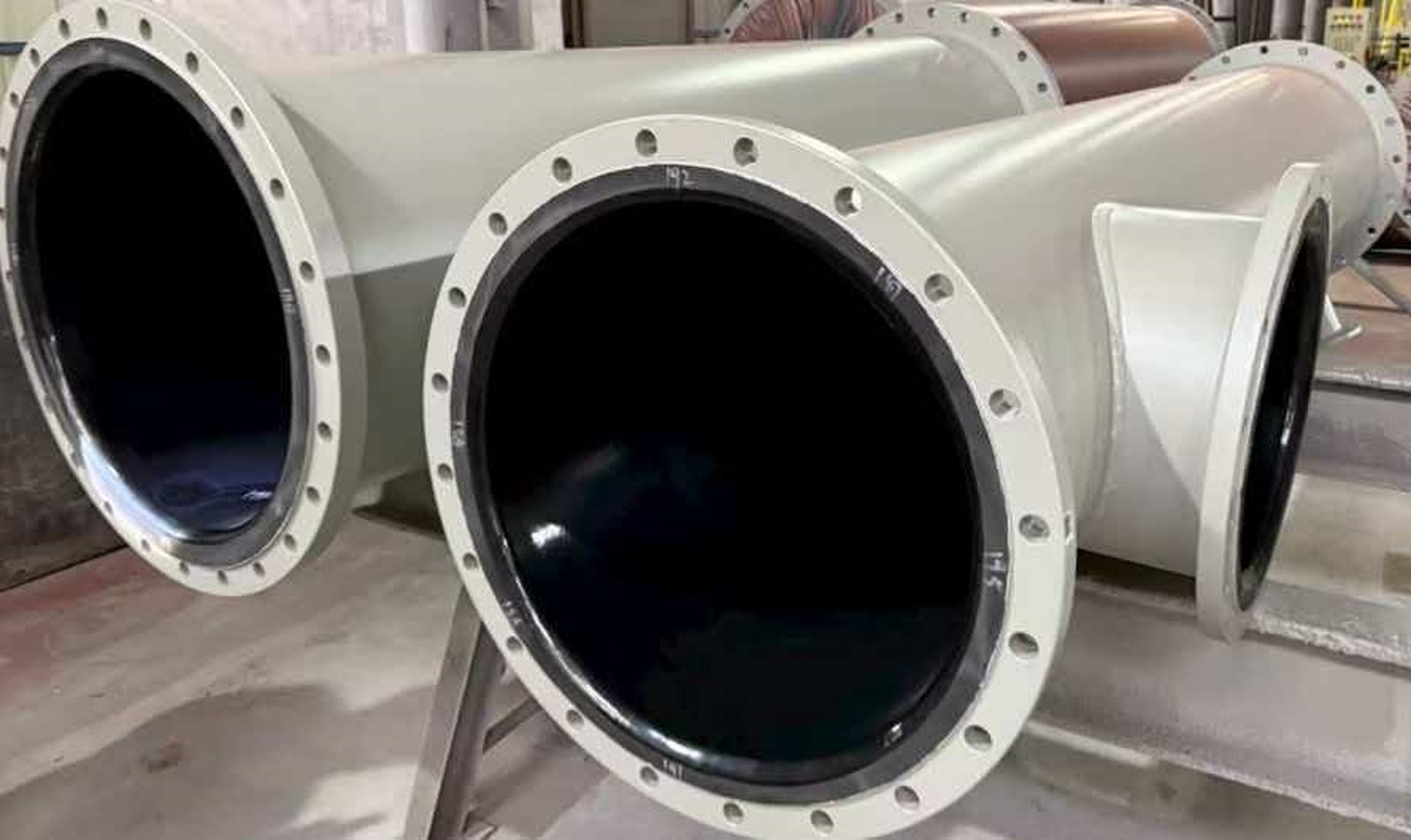 Rubber coated pipe surface