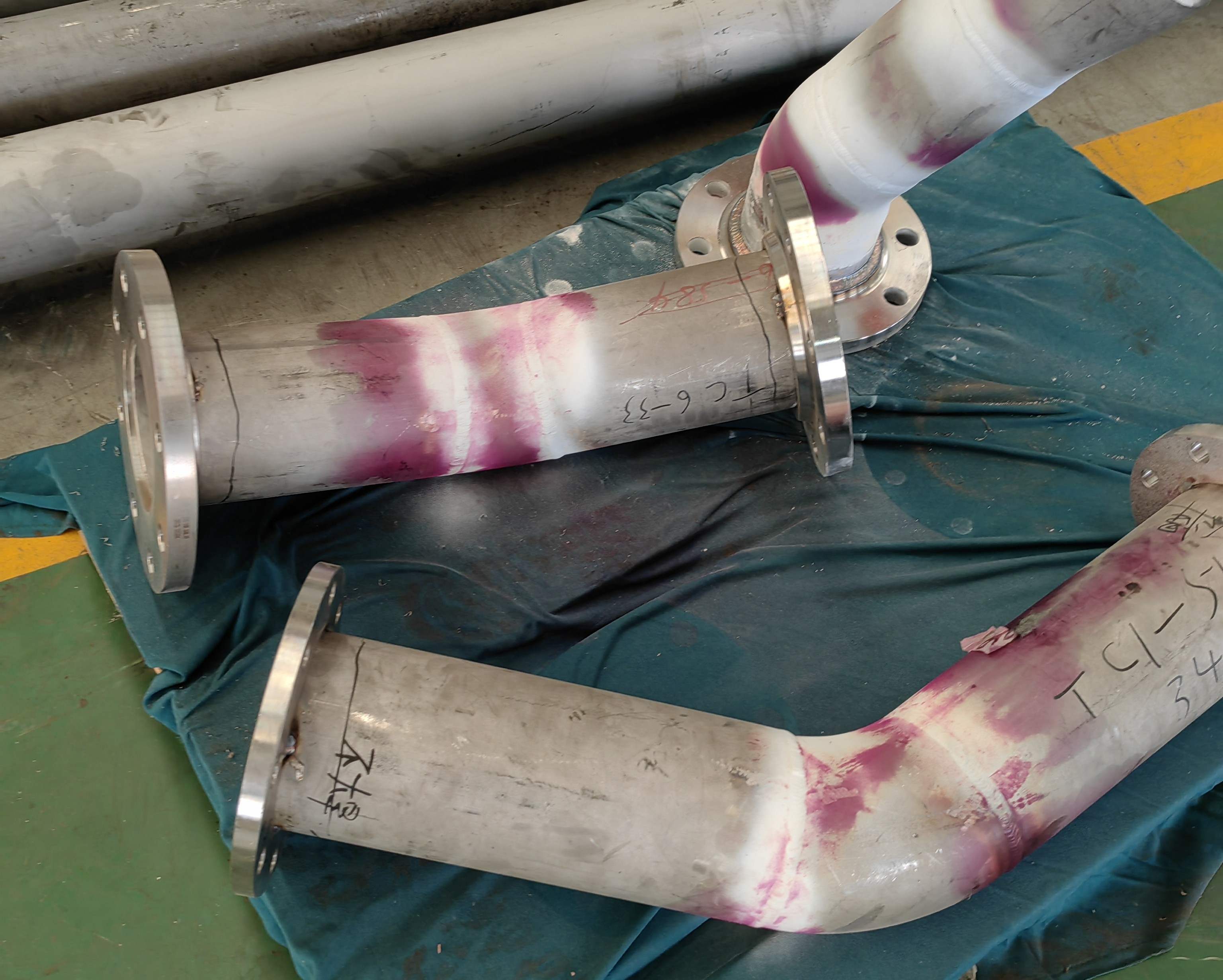 Fabricated pipe spool assembly with flanges