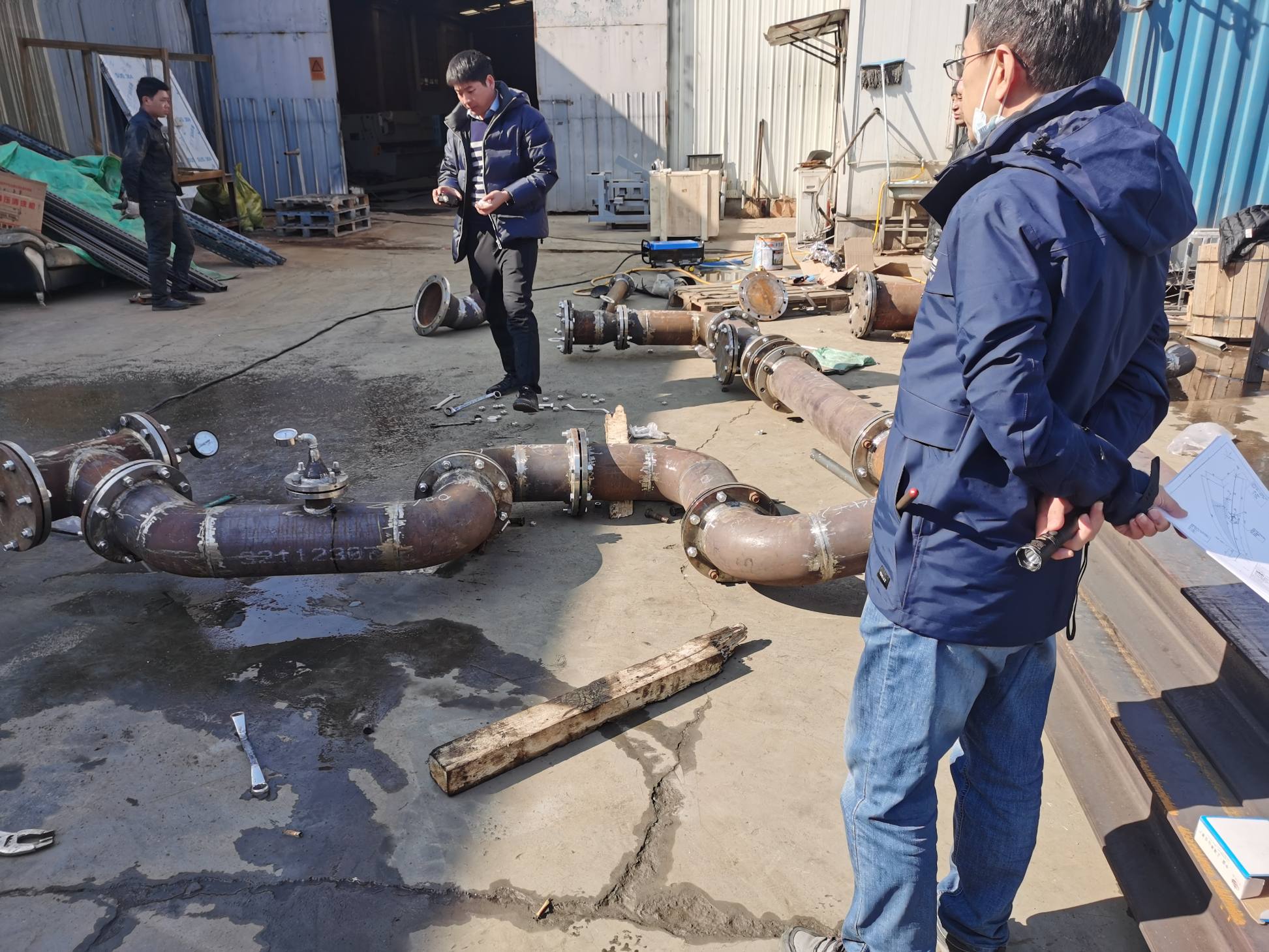 Hydrostatic pressure test of fabricated spool